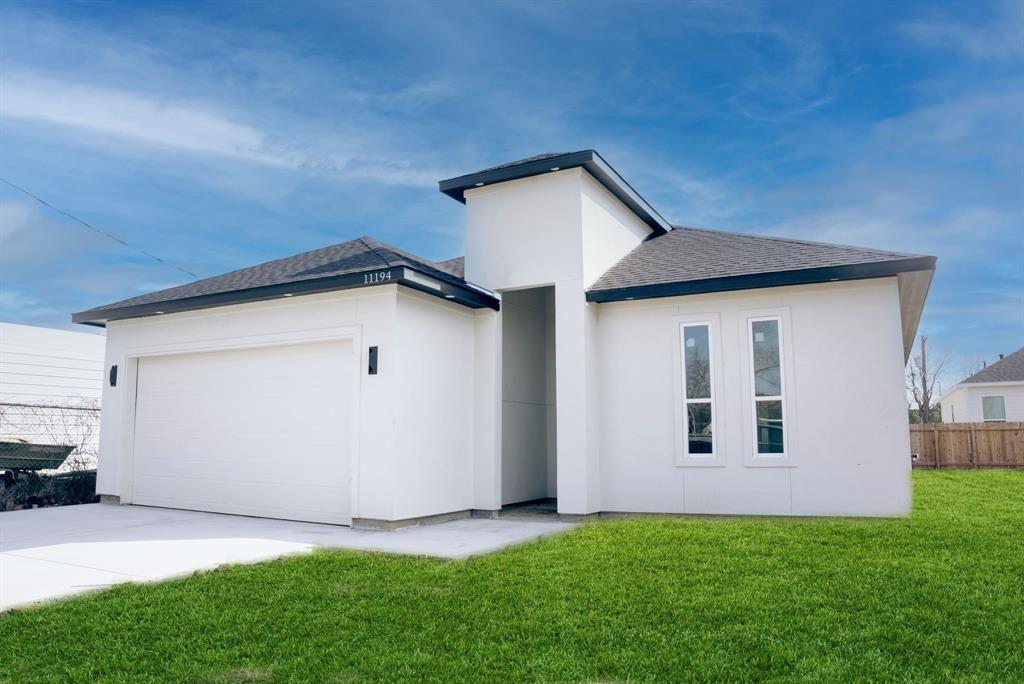 11194 Fieldcrest Drive, La Porte, Texas image 1