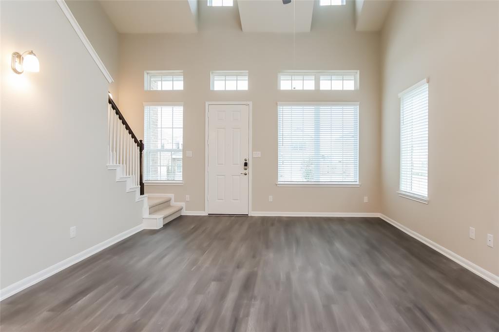 9857 Crescent Cove Drive