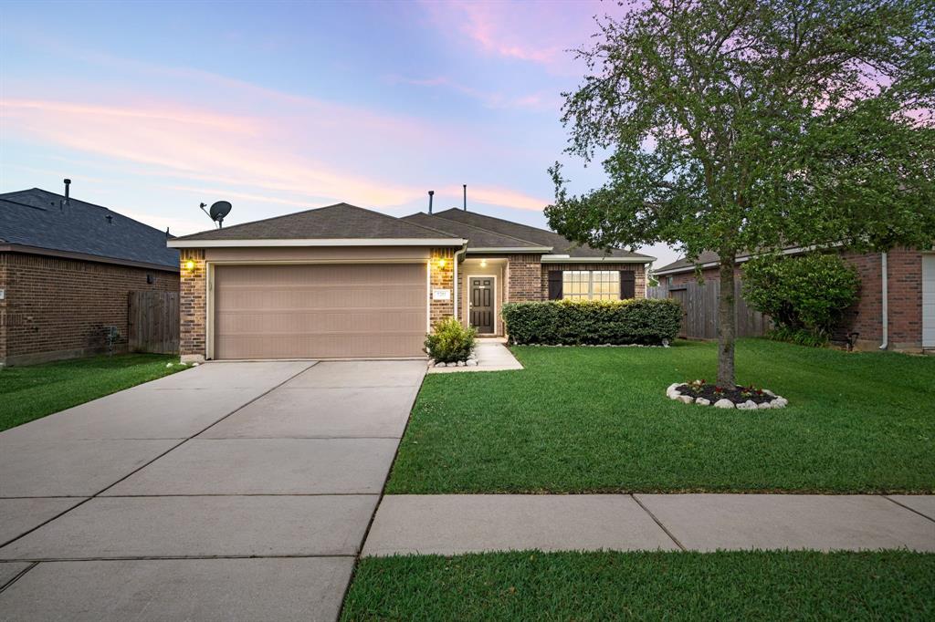 5211 La Rocco Way, Alvin, Texas image 1