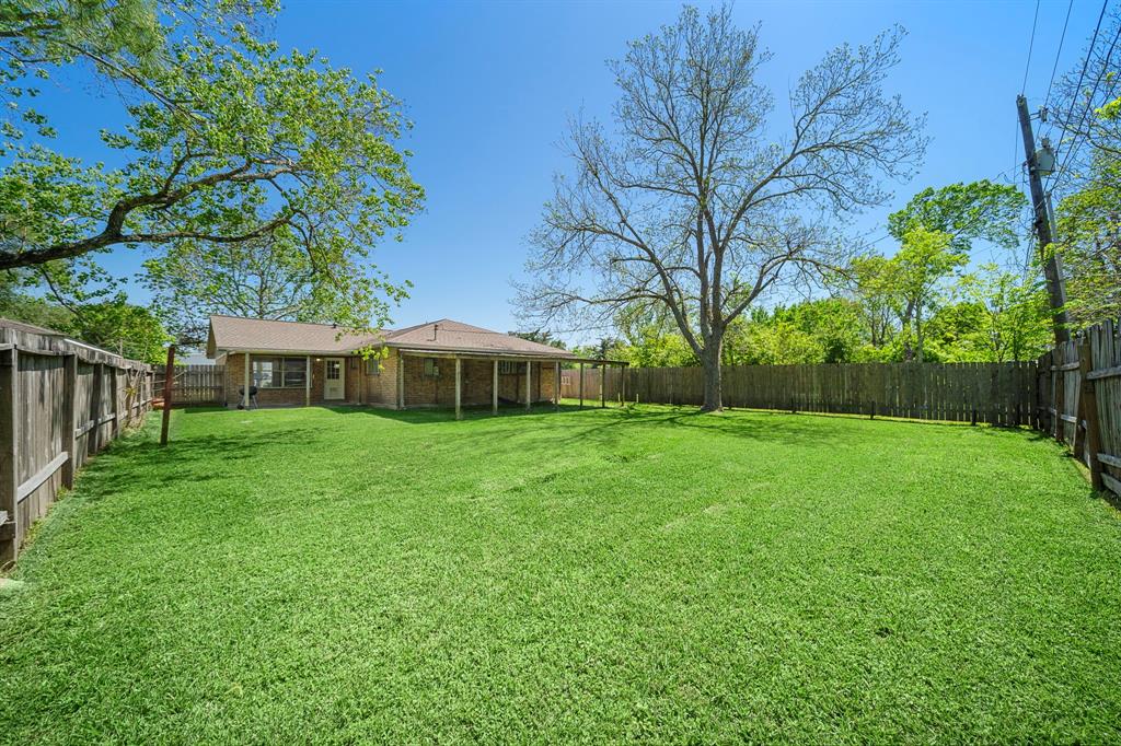 1302 2nd Street, League City, Texas image 2
