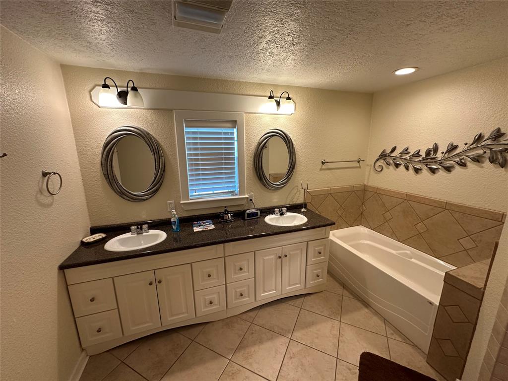 4406 E Bay Drive, Port Bolivar, Texas image 25