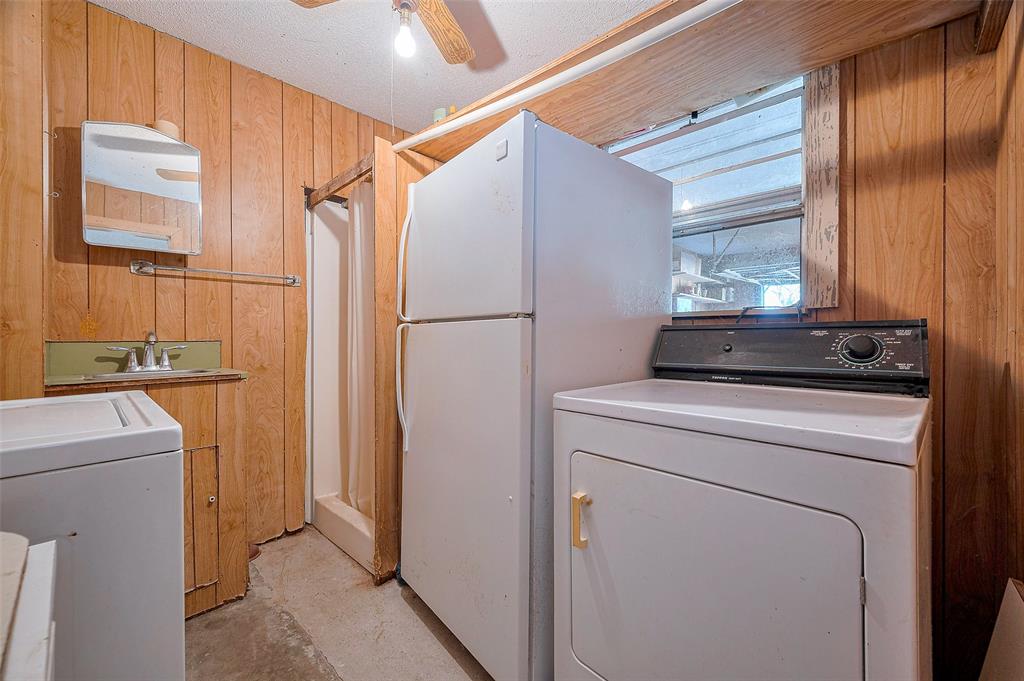 2828 Duberry Street, Bay City, Texas image 33