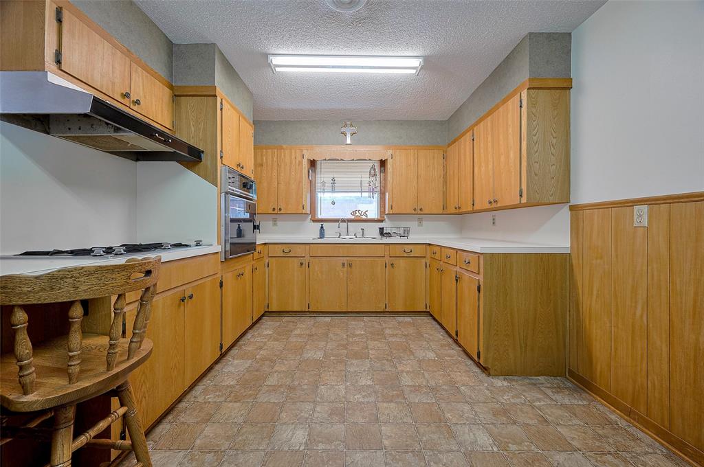 2828 Duberry Street, Bay City, Texas image 17