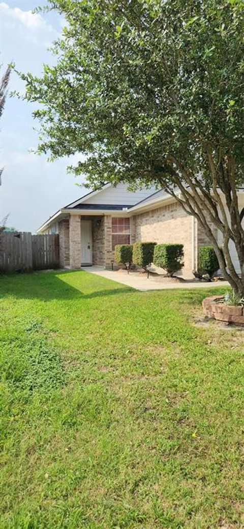Single Family Residence in Houston TX 1522 Carolina Grove Lane.jpg