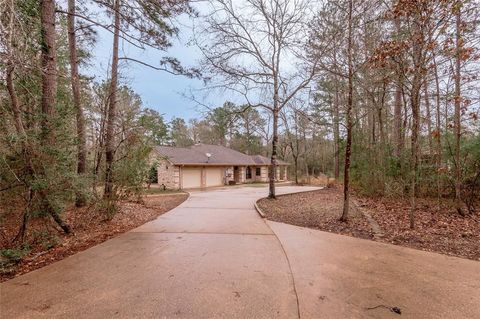 Photo of 20 Tall Timbers Way, Huntsville, TX 77320 (MLS # 27000915)