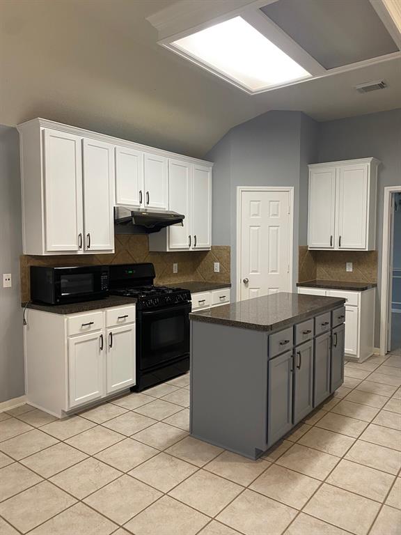 430 Spindle Ridge Drive, Spring, Texas image 9