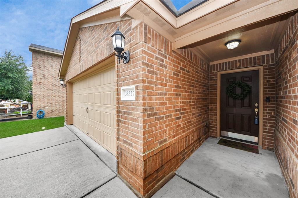 38327 Miranda Lane