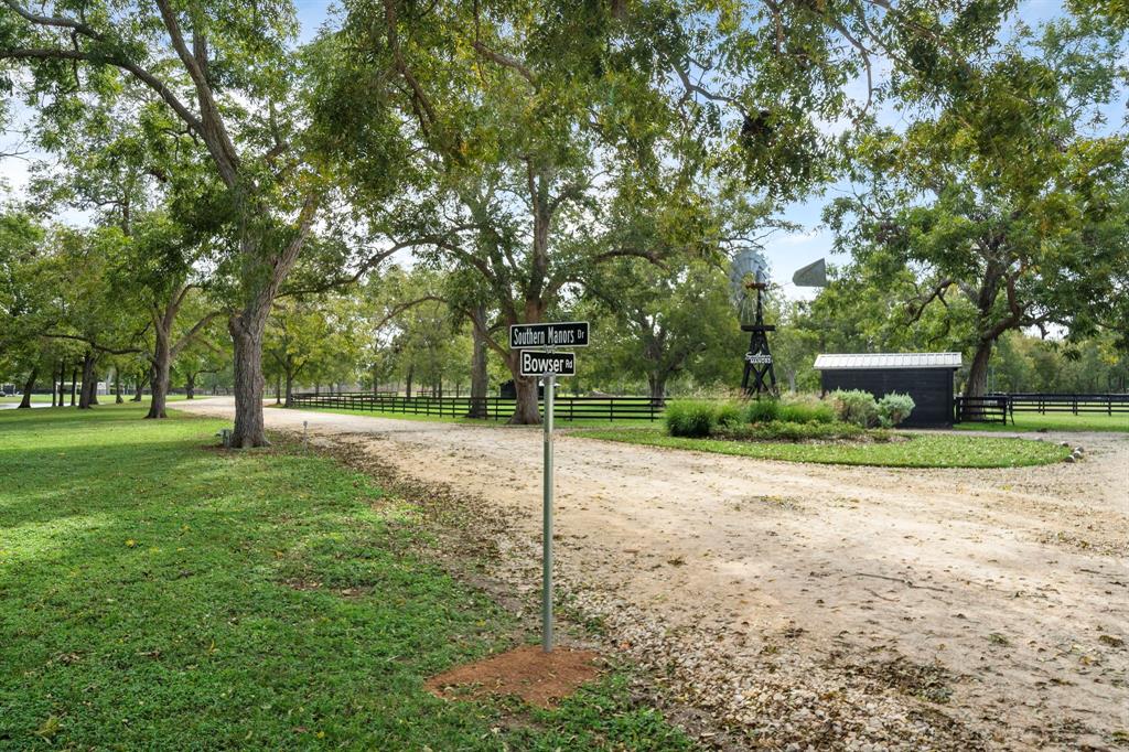 32902 Southern Manors Drive, Fulshear, Texas image 8