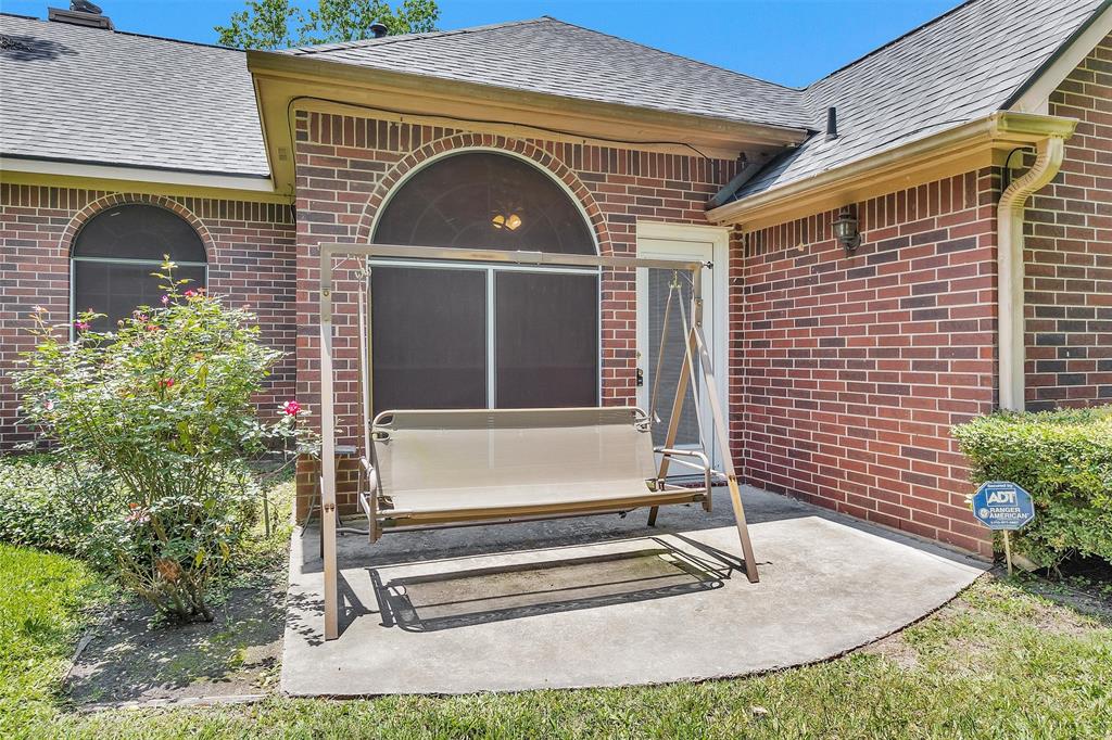 529 Stephen F Austin Drive, Conroe, Texas image 8