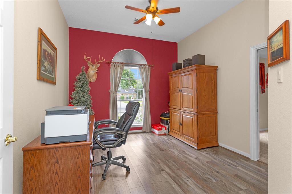 529 Stephen F Austin Drive, Conroe, Texas image 22