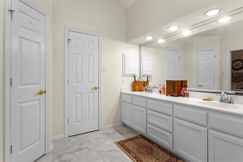 529 Stephen F Austin Drive, Conroe, Texas image 30