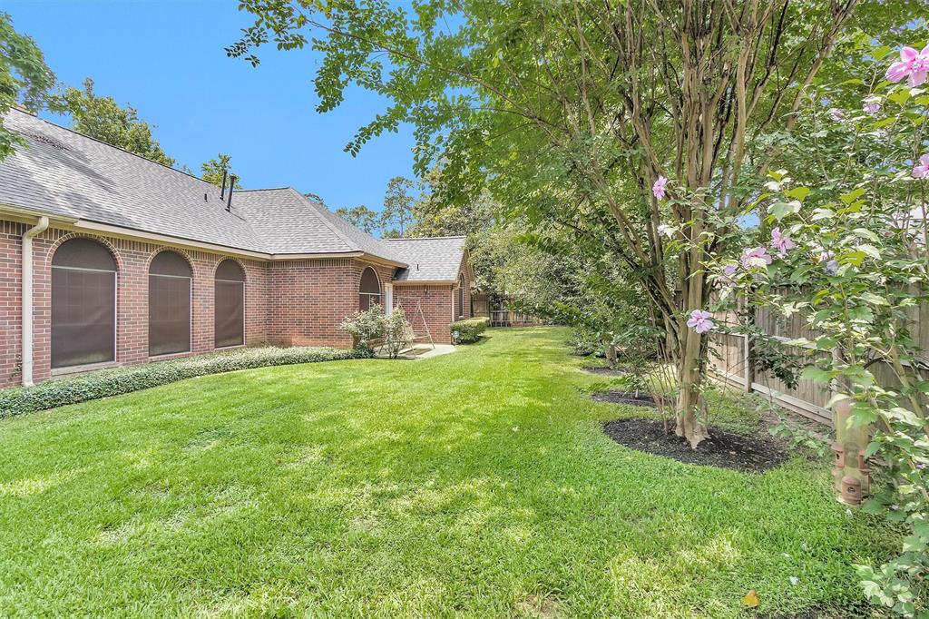 529 Stephen F Austin Drive, Conroe, Texas image 4