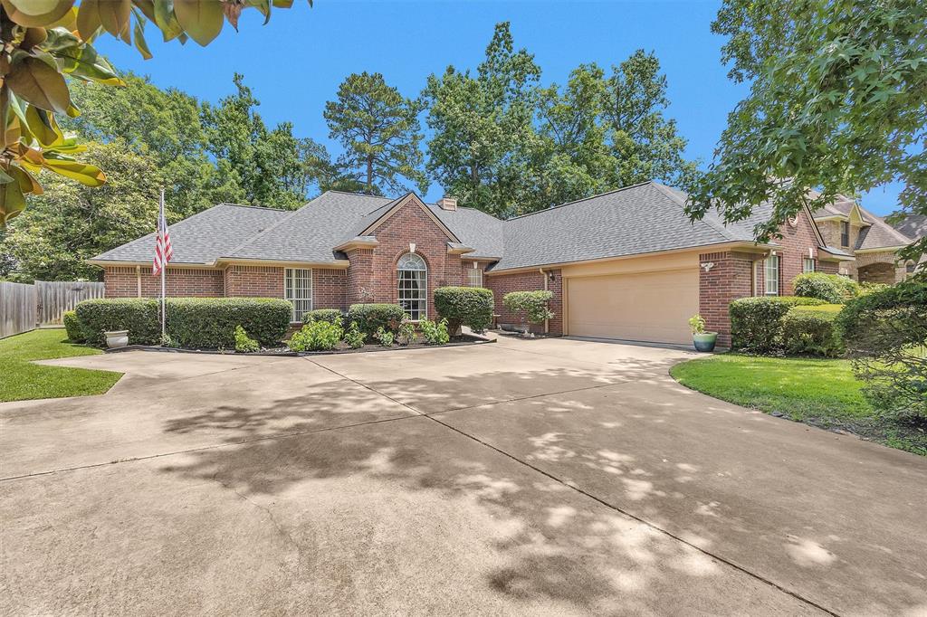 529 Stephen F Austin Drive, Conroe, Texas image 3