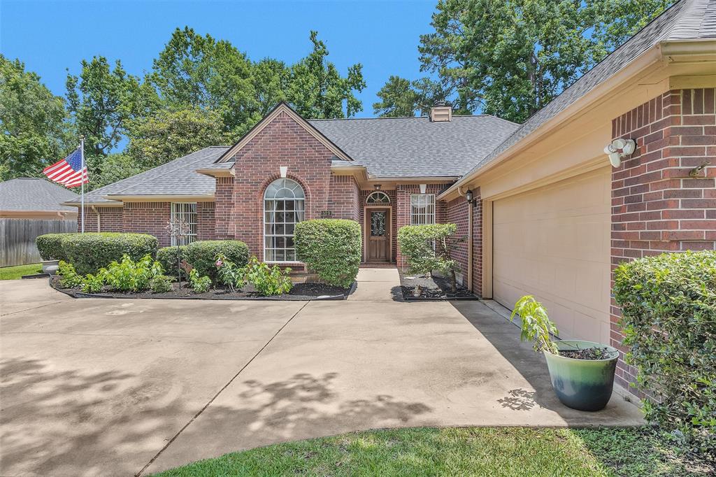 529 Stephen F Austin Drive, Conroe, Texas image 2