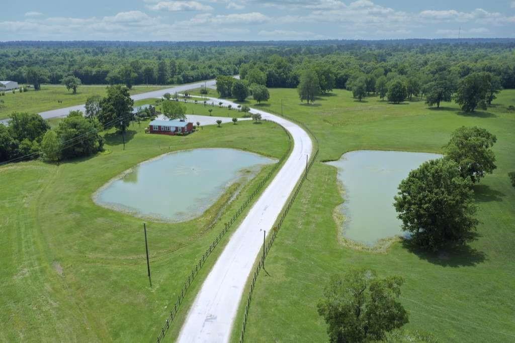 129 Sour Lake Circle, Cleveland, Texas image 1