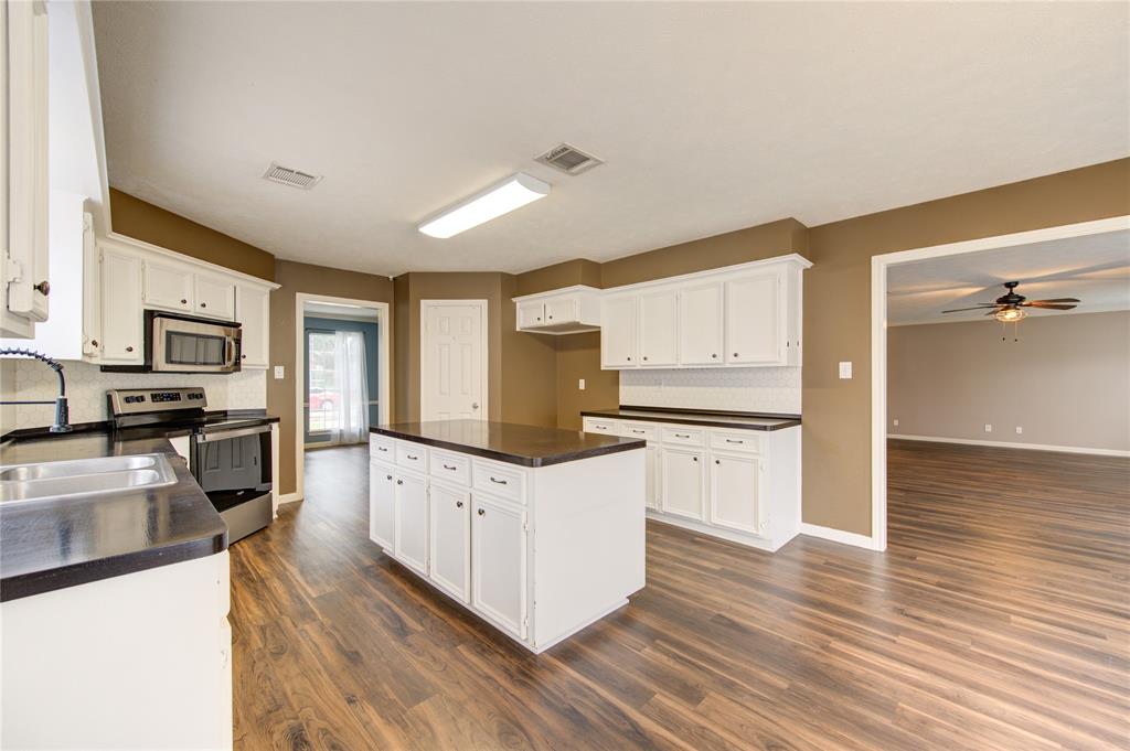 1322 Village Garden Drive, Missouri City, Texas image 11