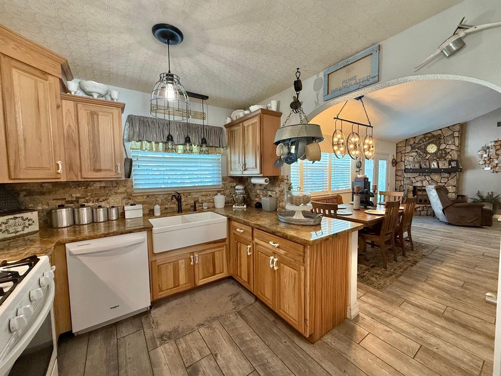 2330 Little John Lane, Groves, Texas image 12