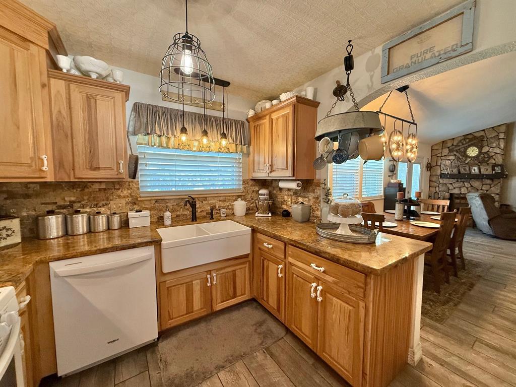 2330 Little John Lane, Groves, Texas image 16