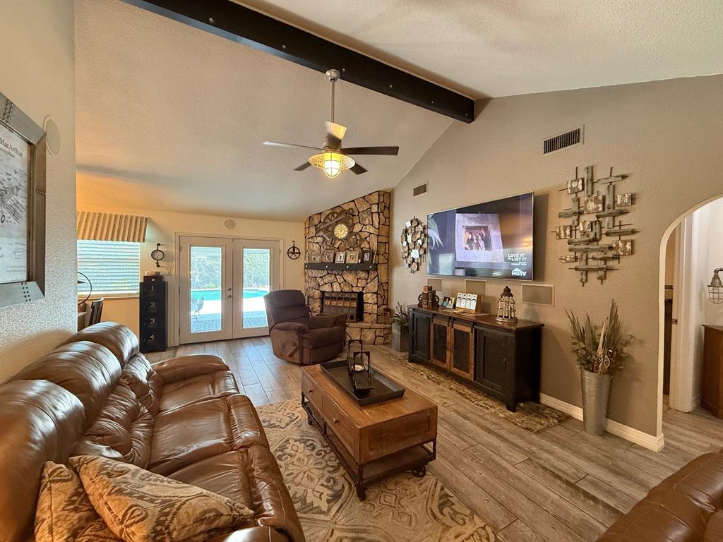 2330 Little John Lane, Groves, Texas image 4
