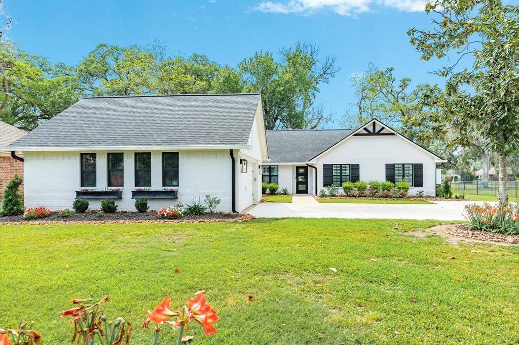247 S Amherst Drive, West Columbia, Texas image 1
