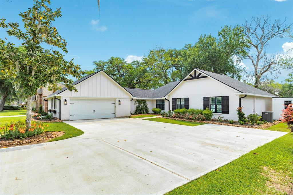 247 S Amherst Drive, West Columbia, Texas image 4