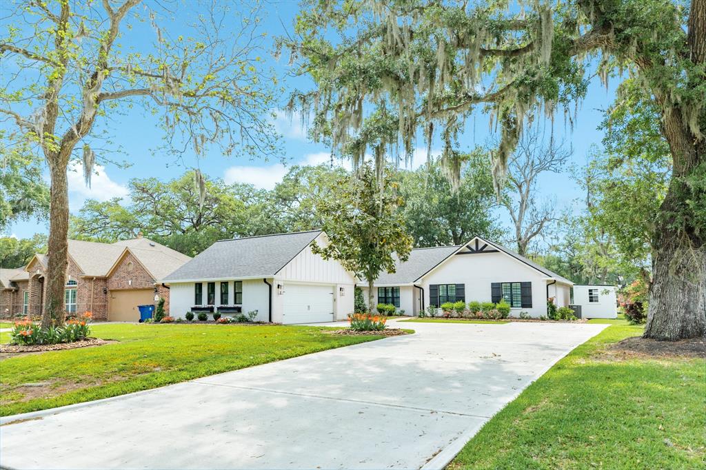 247 S Amherst Drive, West Columbia, Texas image 2