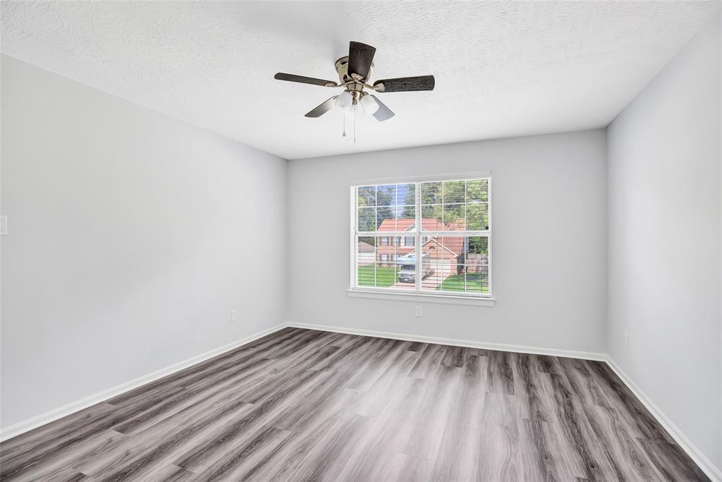 4523 Natural Bridge Drive, Kingwood, Texas image 30