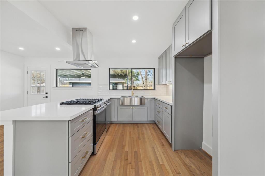 5322 Nina Lee Lane