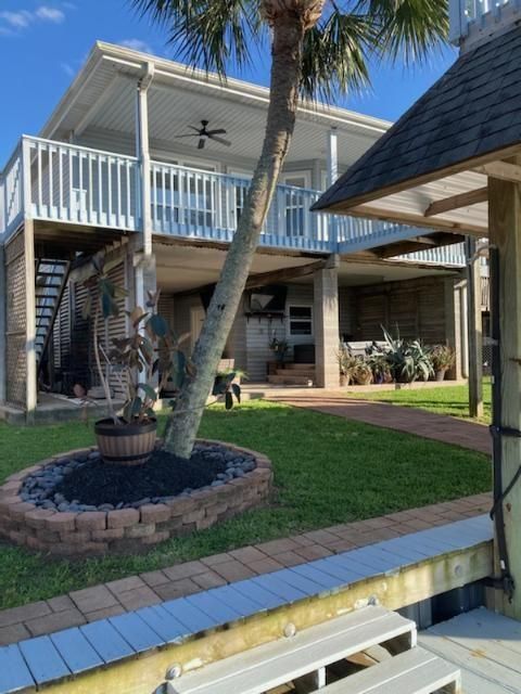 A home in Bayou Vista