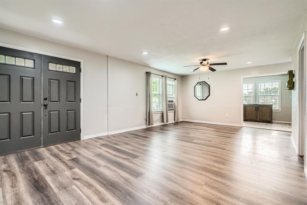 403 S Velasco Street, Angleton, Texas image 4