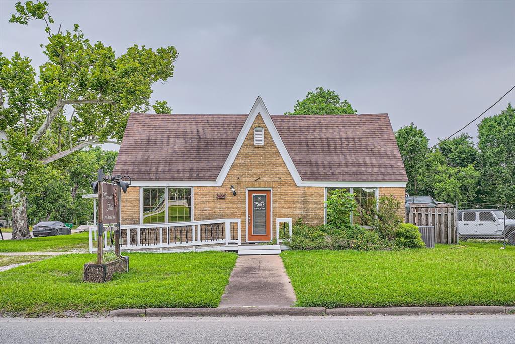 403 S Velasco Street, Angleton, Texas image 1