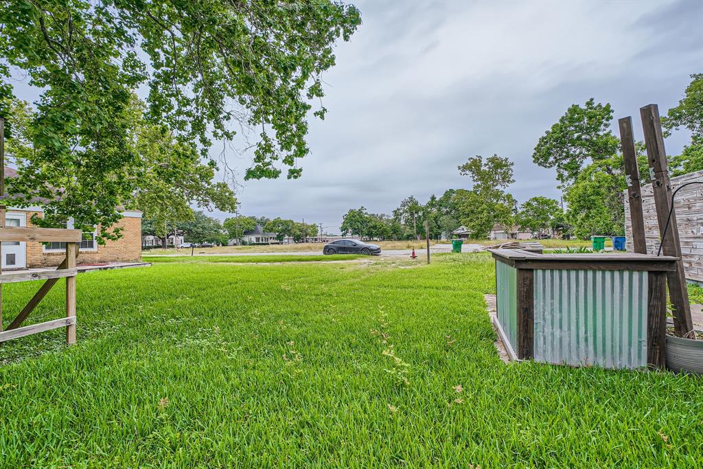 403 S Velasco Street, Angleton, Texas image 27