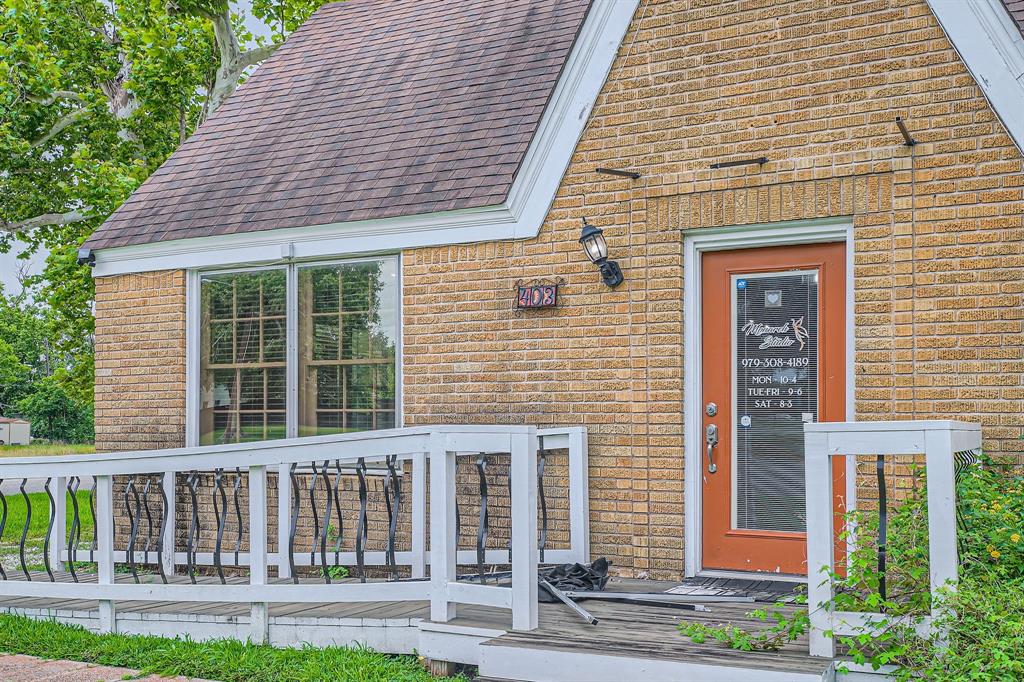 403 S Velasco Street, Angleton, Texas image 3