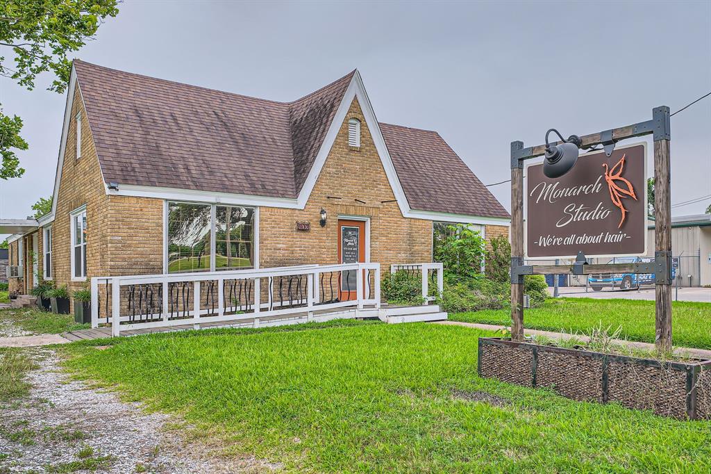 403 S Velasco Street, Angleton, Texas image 2
