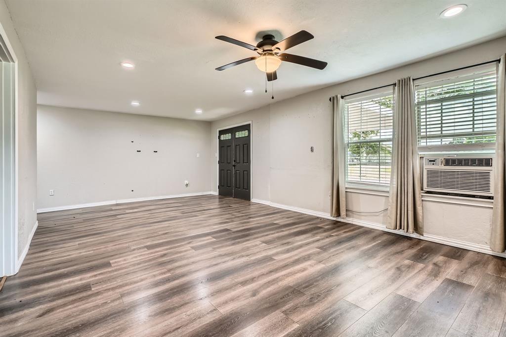 403 S Velasco Street, Angleton, Texas image 7