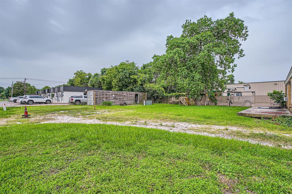 403 S Velasco Street, Angleton, Texas image 28