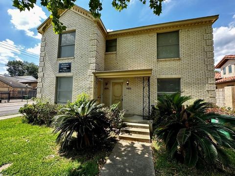 Photo of 1922 W Main Street, Houston, TX 77098 (MLS # 91788729)