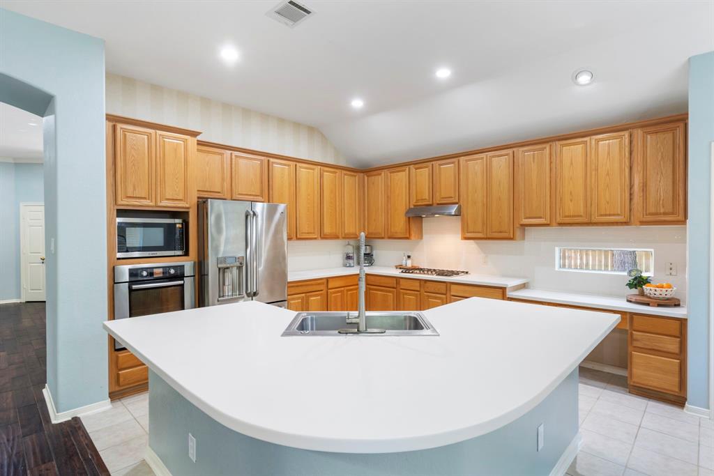 99 N Downy Willow Circle, The Woodlands, Texas image 9