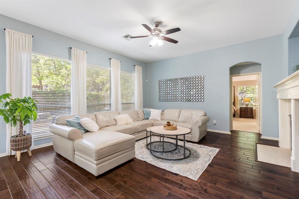 99 N Downy Willow Circle, The Woodlands, Texas image 6