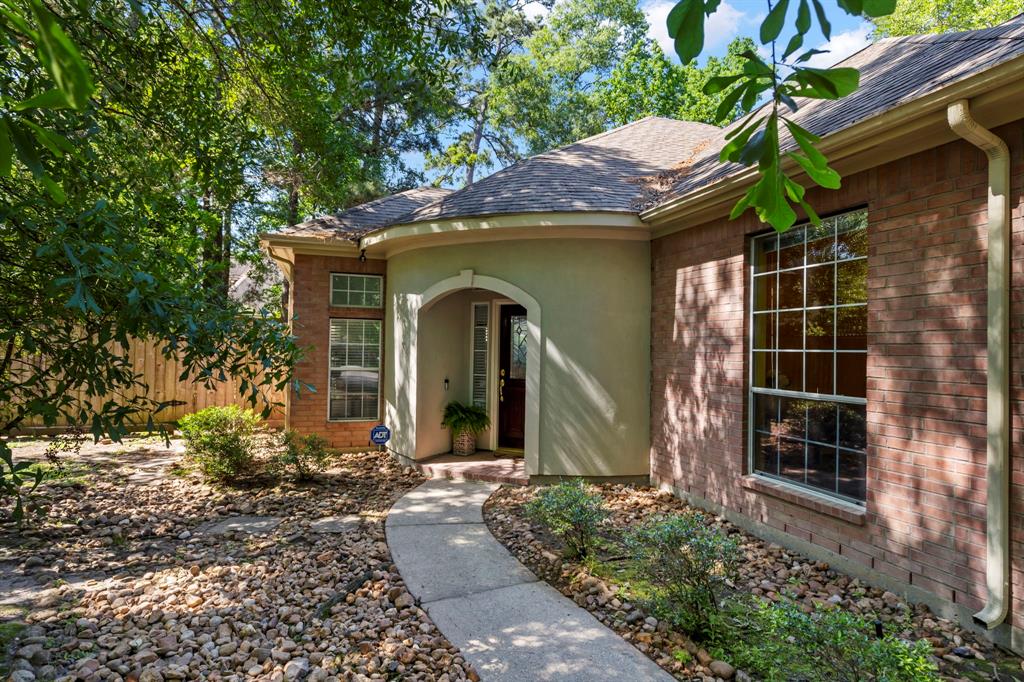 99 N Downy Willow Circle, The Woodlands, Texas image 2