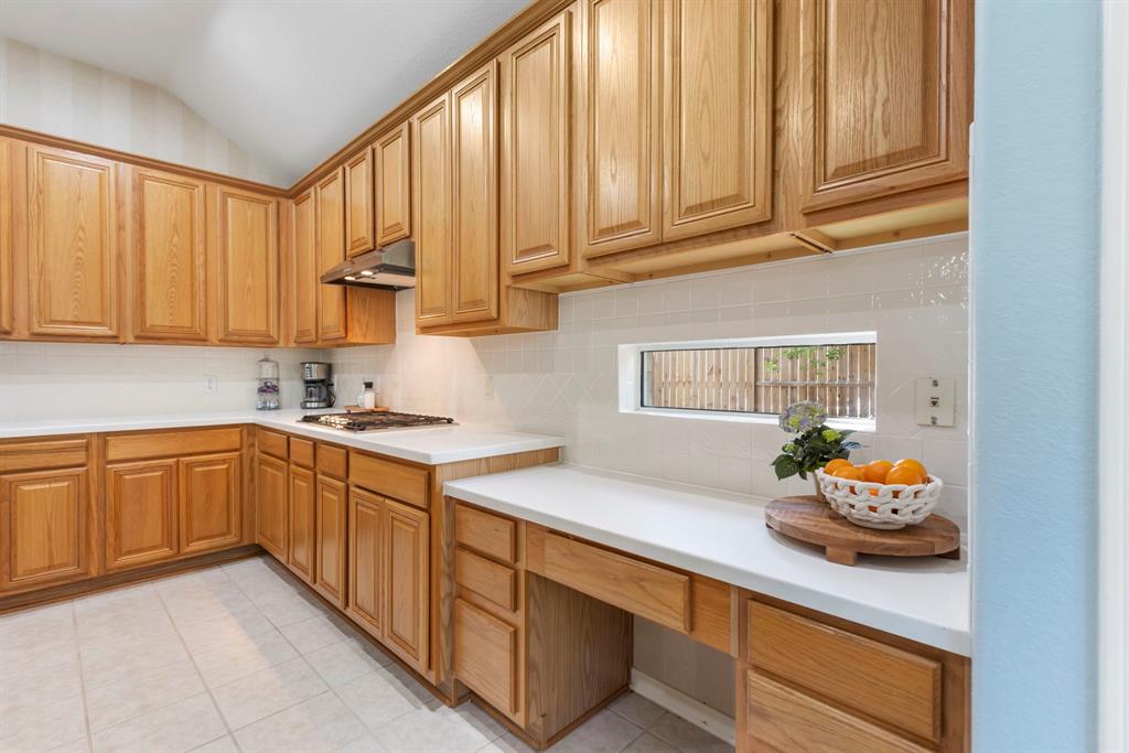 99 N Downy Willow Circle, The Woodlands, Texas image 10