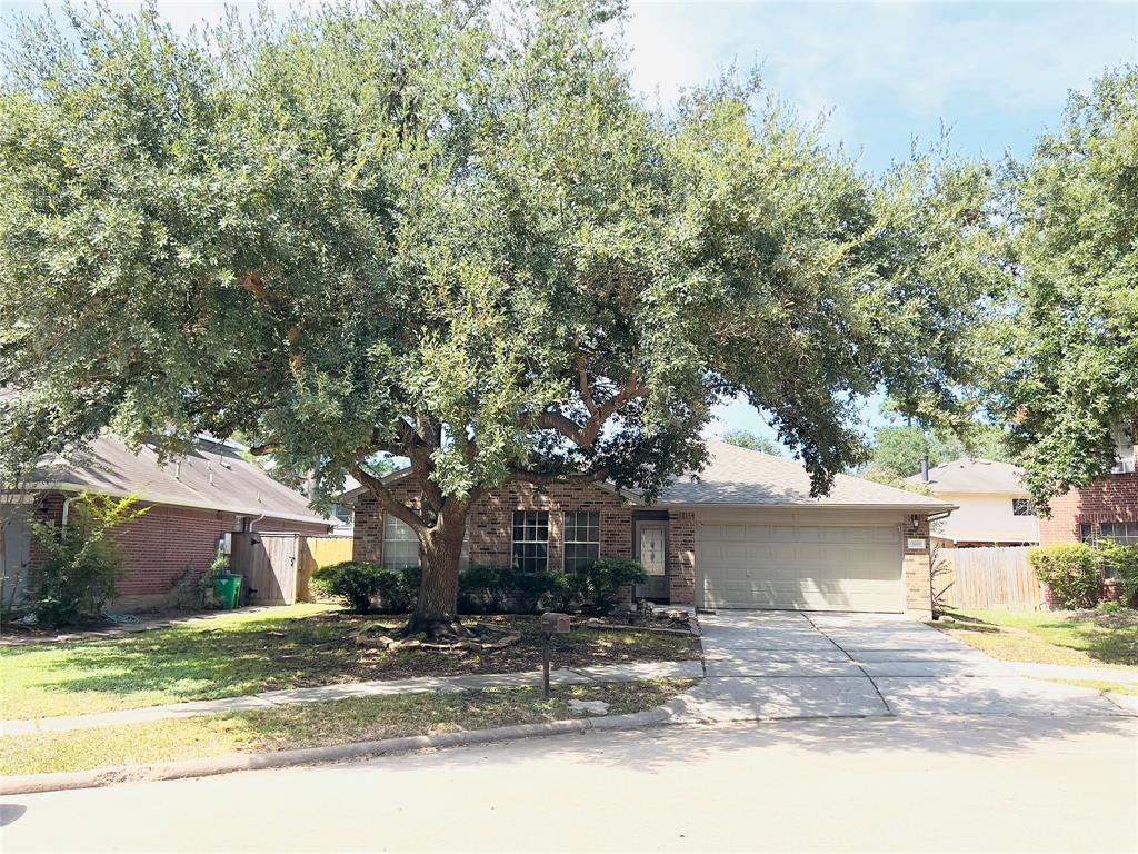 5019 Tealgate Drive, Spring, Texas image 2