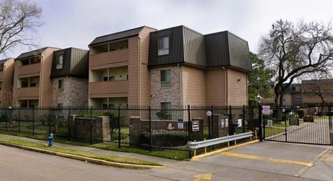 Photo of 8421 Hearth Drive Dr #21, Houston, TX 77054 (MLS # 25434149)