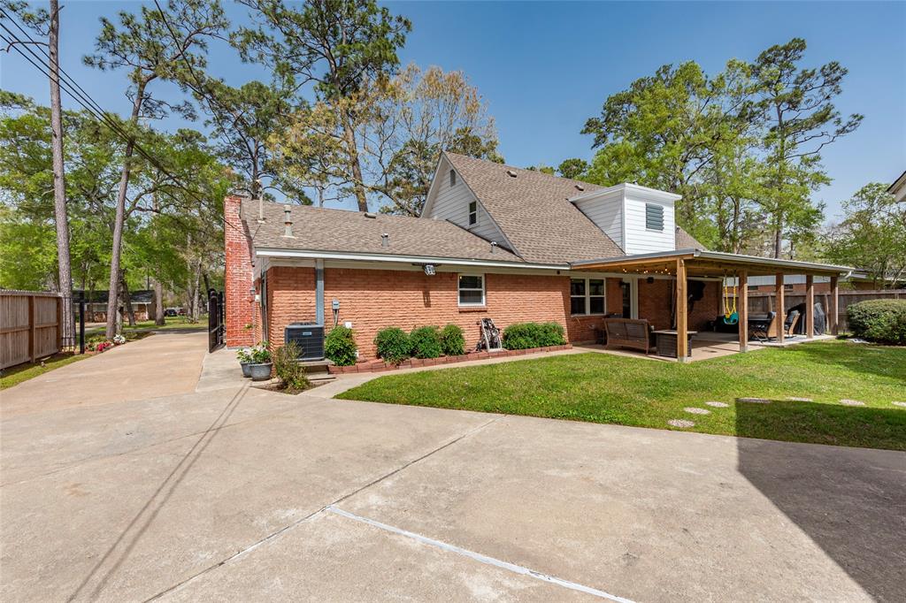 1050 Royal Oak Drive, Dickinson, Texas image 6