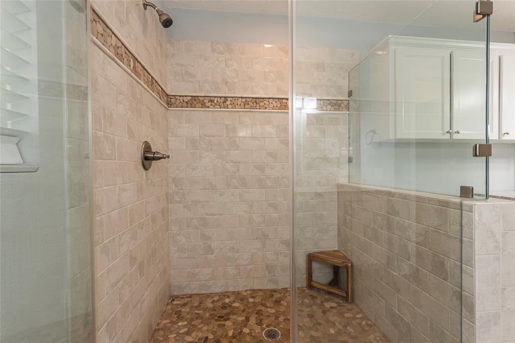 1050 Royal Oak Drive, Dickinson, Texas image 36