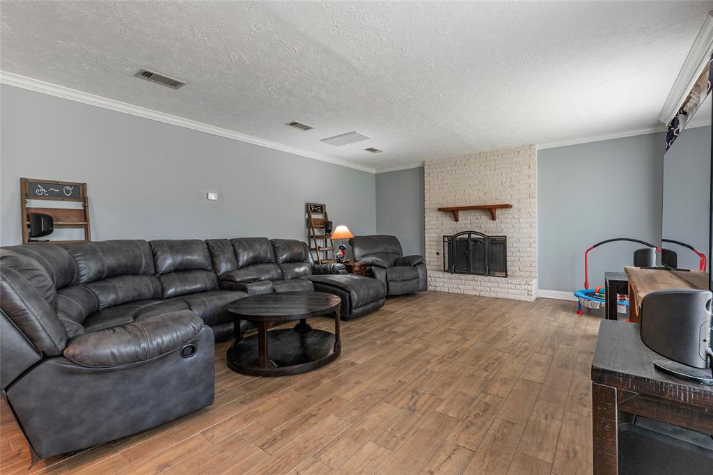1050 Royal Oak Drive, Dickinson, Texas image 20