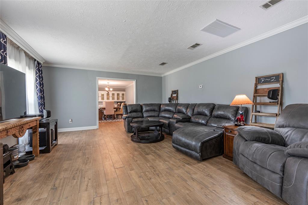 1050 Royal Oak Drive, Dickinson, Texas image 19