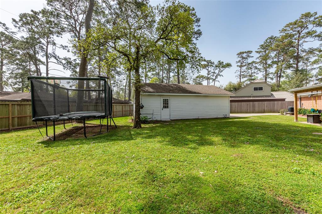 1050 Royal Oak Drive, Dickinson, Texas image 11