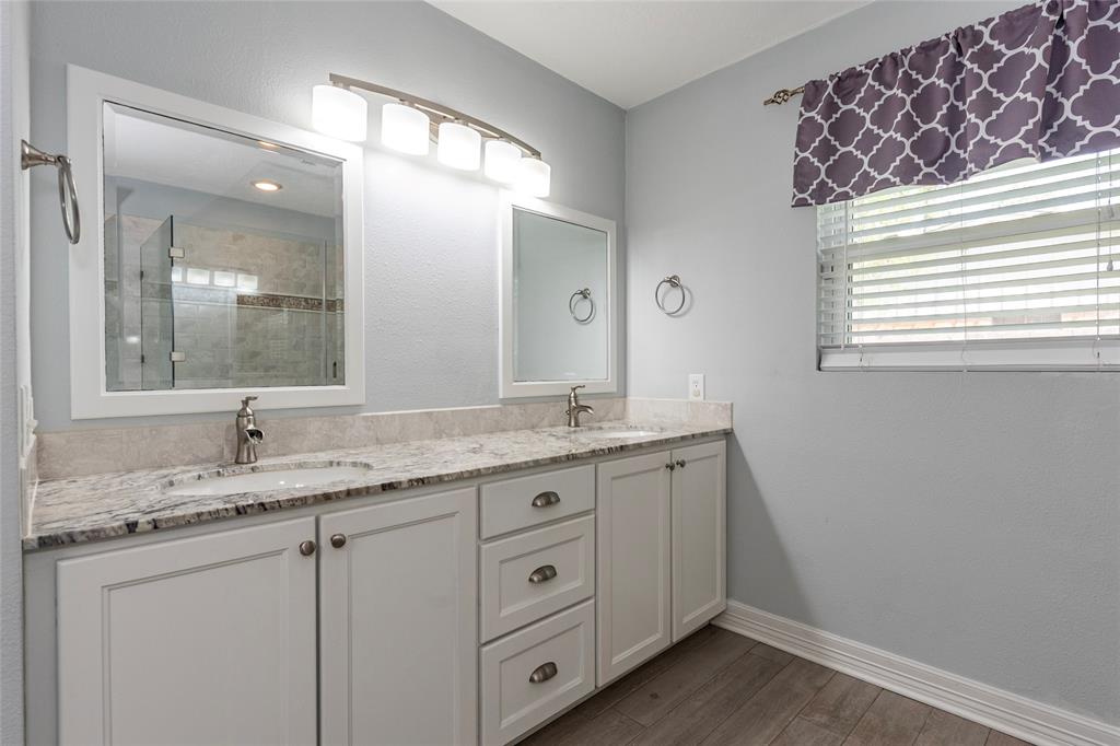 1050 Royal Oak Drive, Dickinson, Texas image 34