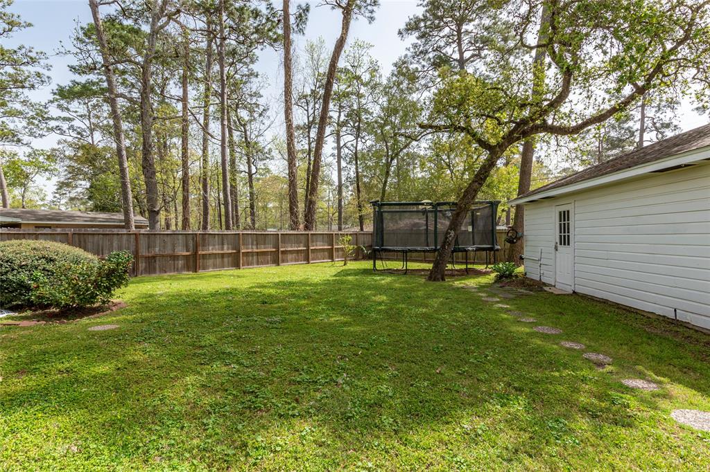 1050 Royal Oak Drive, Dickinson, Texas image 8